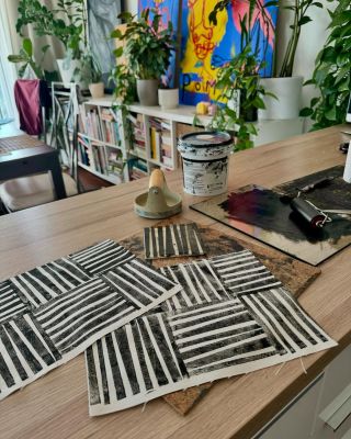 Blockprinting nebo tisk z linorytové šablony může mít mnoho podob...🖤 Od jednoduchých tvarových vzorů až po komplexní...