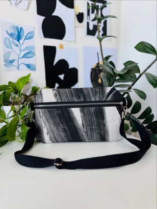 Ledvinky látkové s abstraktními designy🖤 Mám super radost jak se povedly vzory a textury a ….kombinace tvarů;) vše...